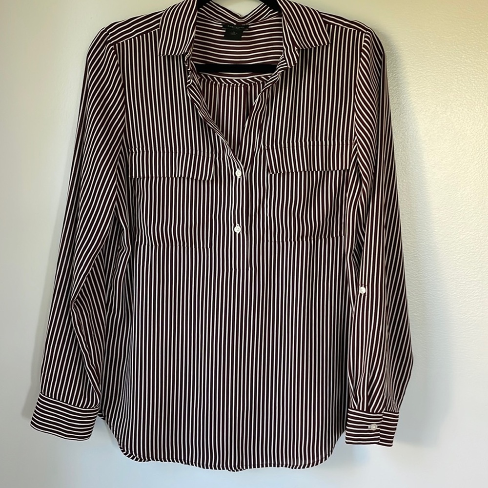 Ann Taylor factory size M 💯 polyester rust color striped blouse